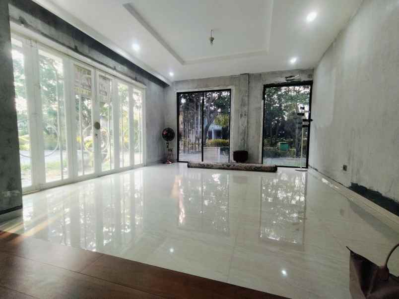 dijual rumah cluster greenwood golden