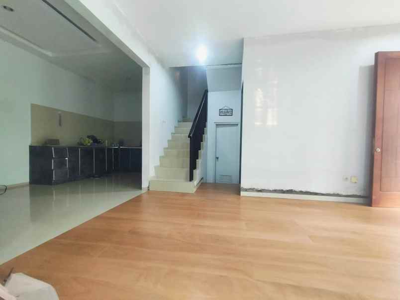 dijual rumah cluster greenwood golden