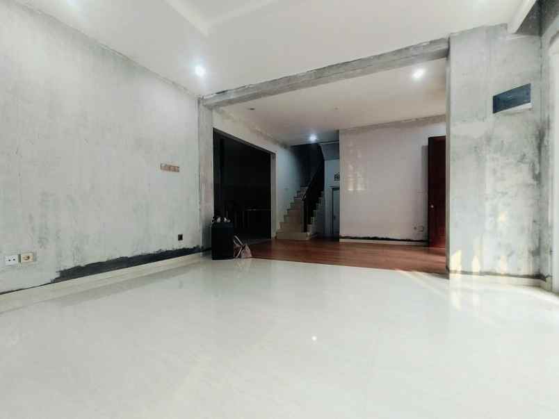 dijual rumah cluster greenwood golden