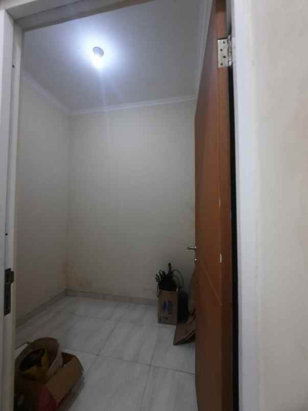 dijual rumah cluster kamayangan