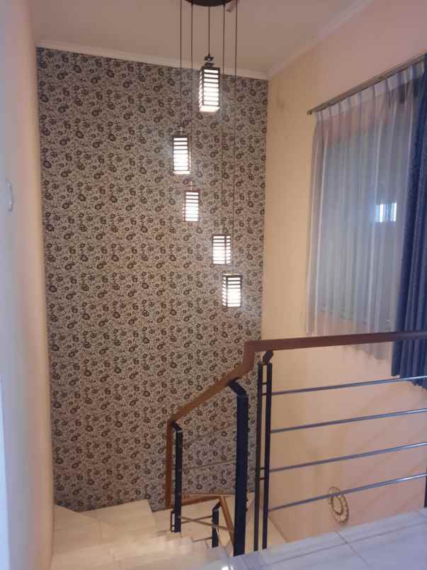 dijual rumah cluster kamayangan