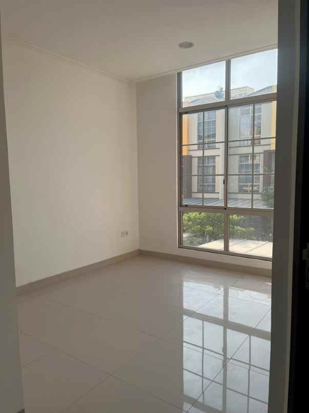 dijual rumah cluster miami pik 2