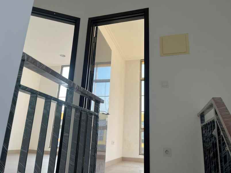 dijual rumah cluster miami pik 2