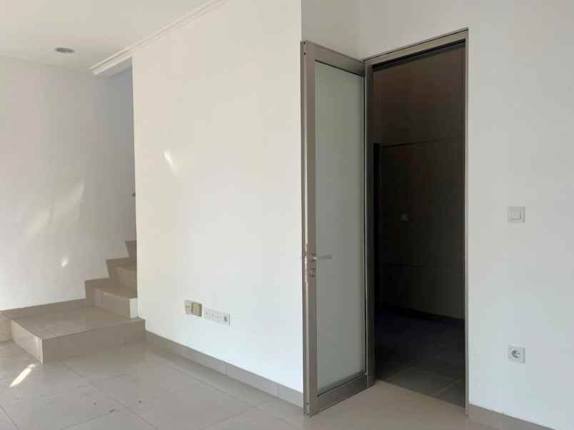 dijual rumah cluster miami pik 2