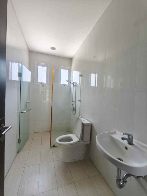 dijual rumah cluster palm spring