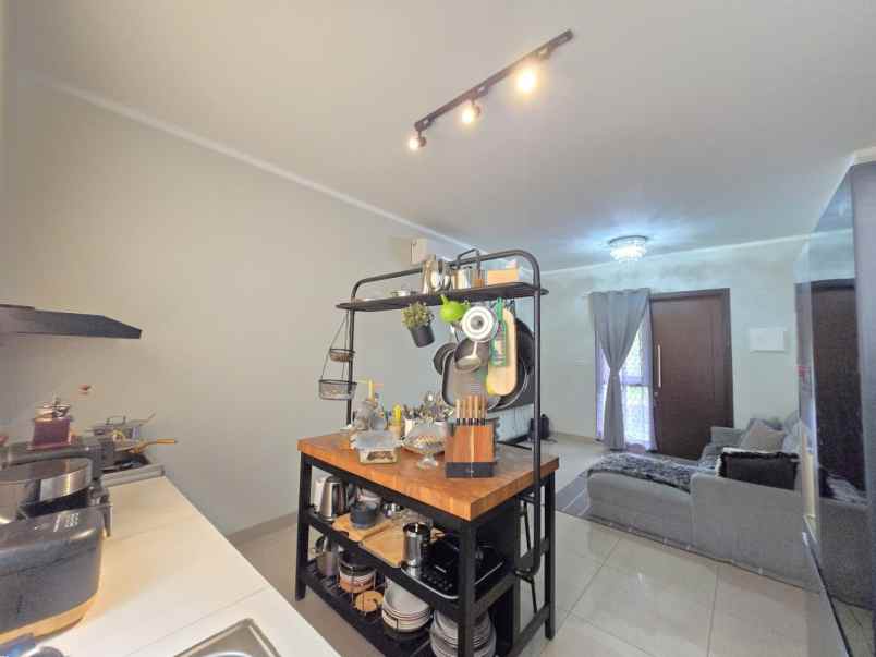 dijual rumah cluster regia summarecon