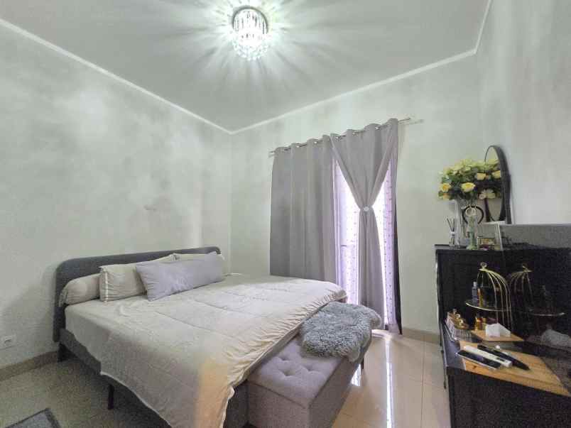 dijual rumah cluster regia summarecon