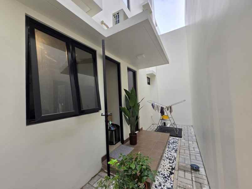 dijual rumah cluster regia summarecon