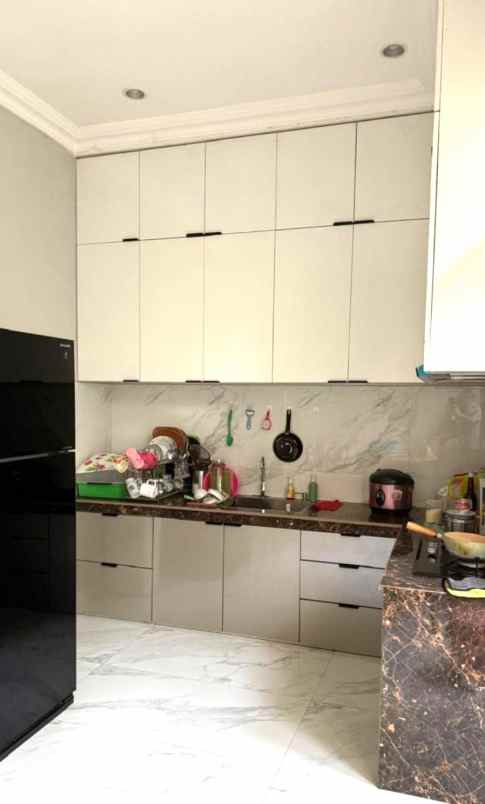 dijual rumah cluster thames jgc jakarta