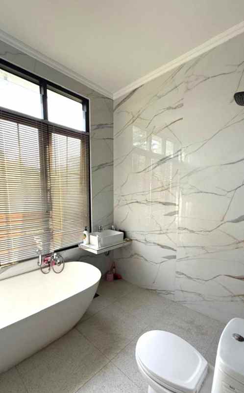 dijual rumah cluster thames jgc jakarta