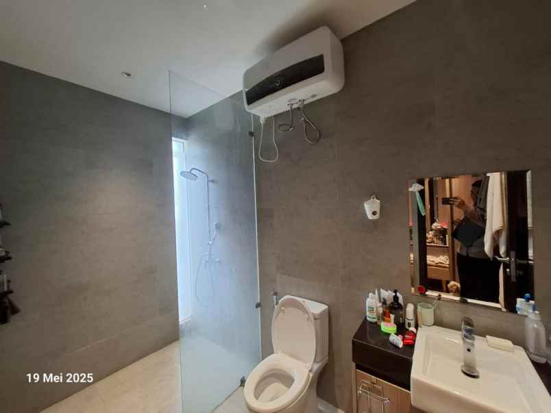 dijual rumah cluster wisteria jakarta