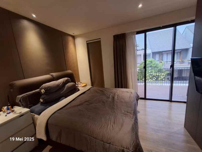 dijual rumah cluster wisteria jakarta