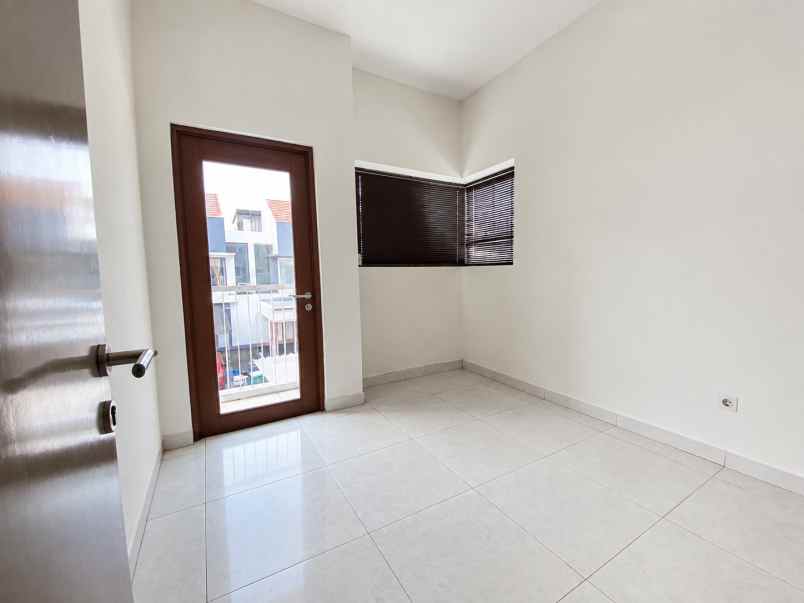 dijual rumah cluster zebrina jgc