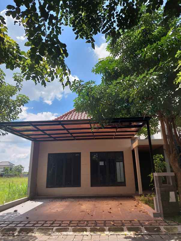 dijual rumah colomadu