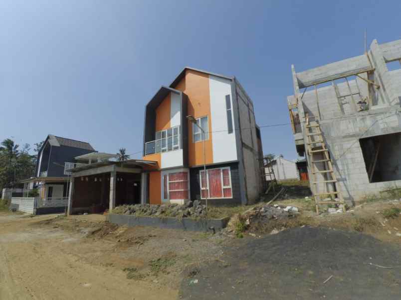 dijual rumah d park city