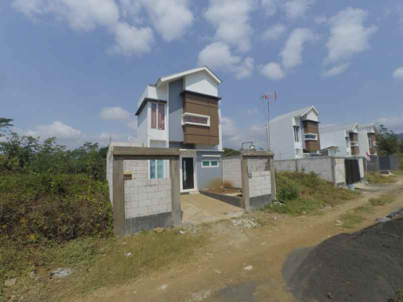 dijual rumah d park city