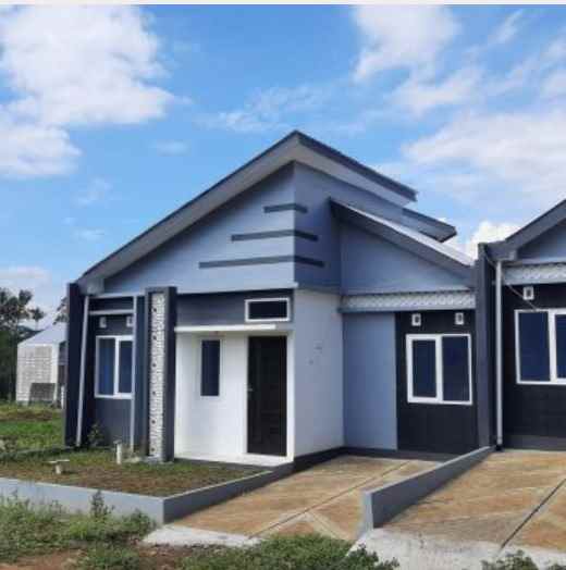 dijual rumah d park city