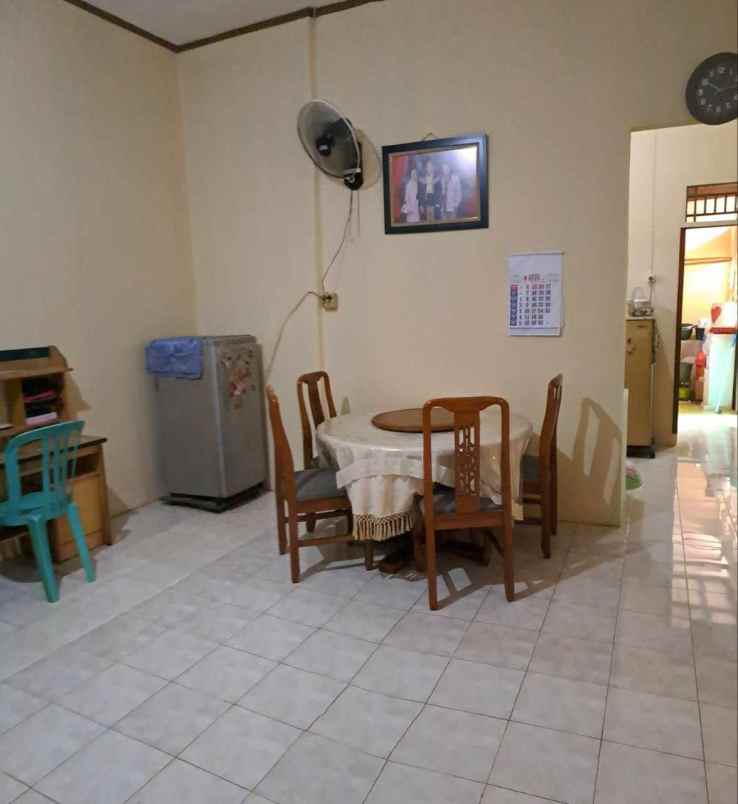 dijual rumah dan kontrakan 6 pintu full isi