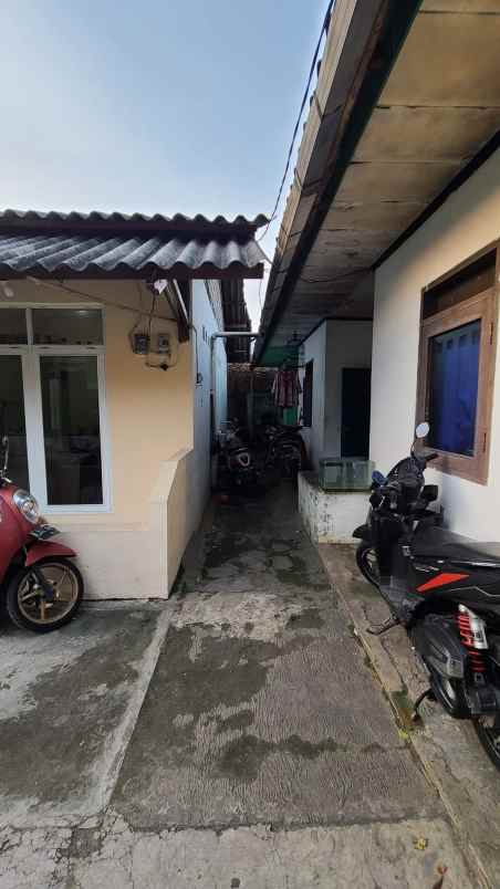 dijual rumah dan kontrakan 6 pintu full isi