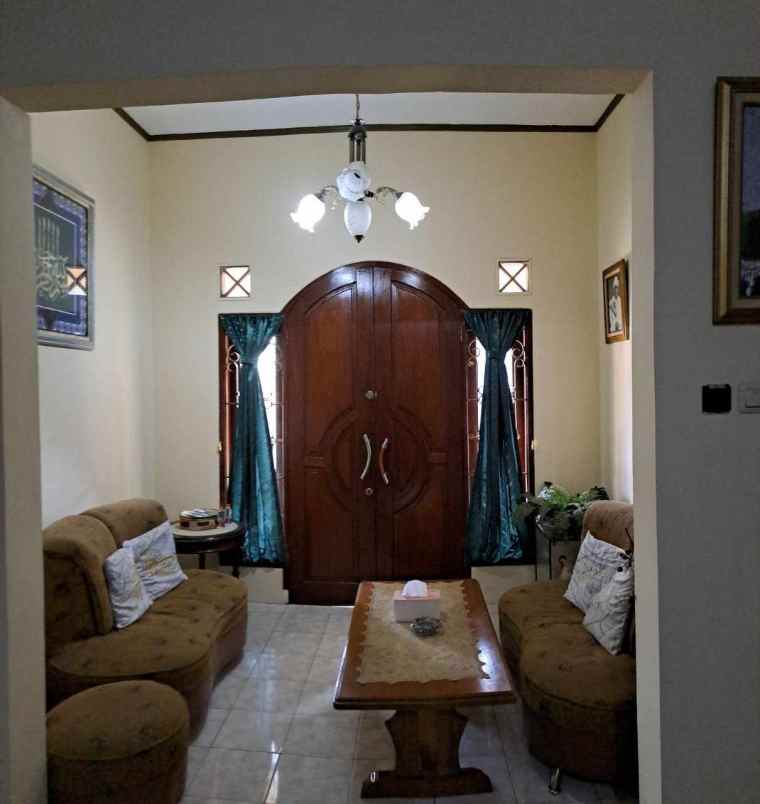 dijual rumah dan kontrakan 6 pintu full isi