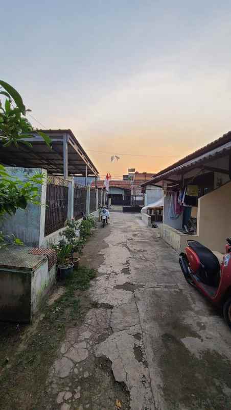 dijual rumah dan kontrakan 6 pintu full isi