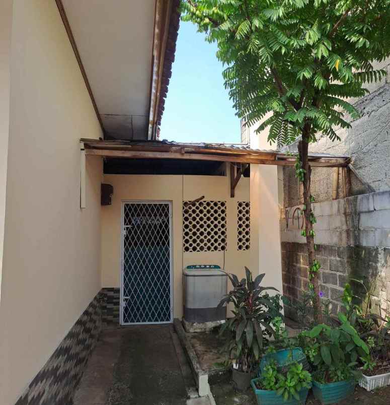 dijual rumah dan kontrakan 6 pintu full isi