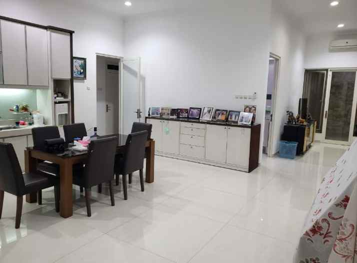 dijual rumah darmo permai