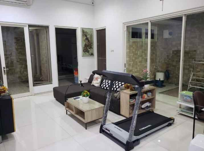 dijual rumah darmo permai