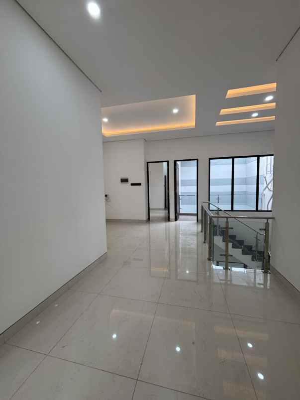 dijual rumah darmo permai