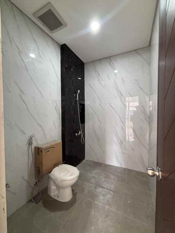 dijual rumah darmo permai