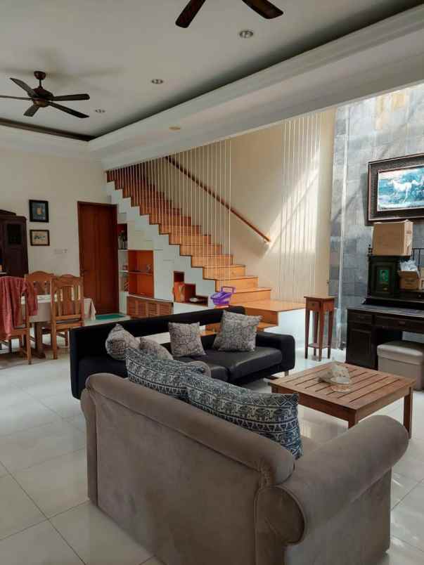 dijual rumah delman indah kebayoran