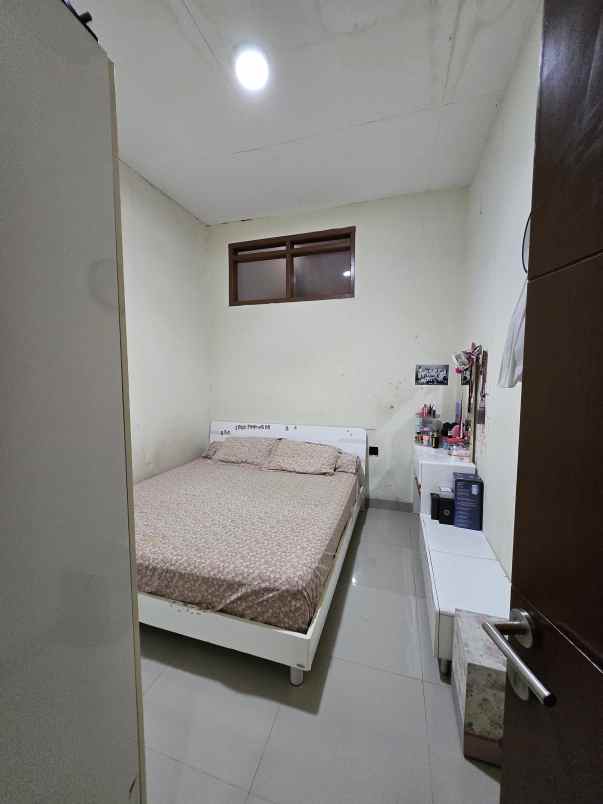 dijual rumah derwati mas estate ciwastra