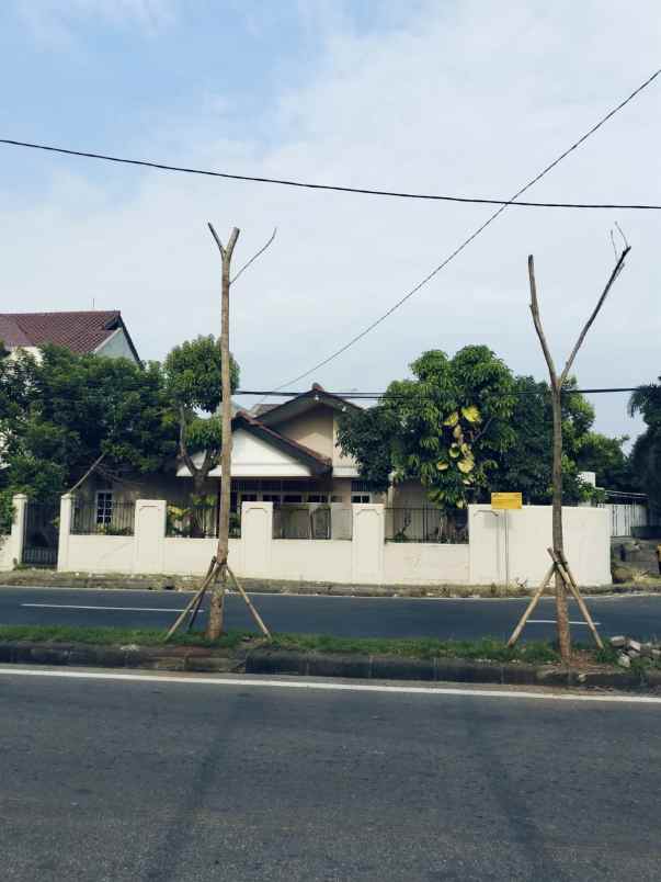 dijual rumah di boulevard villa melati mas