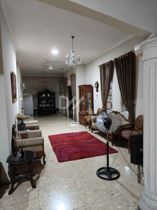 dijual rumah di boulevard villa melati mas