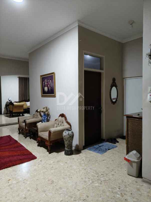 dijual rumah di boulevard villa melati mas