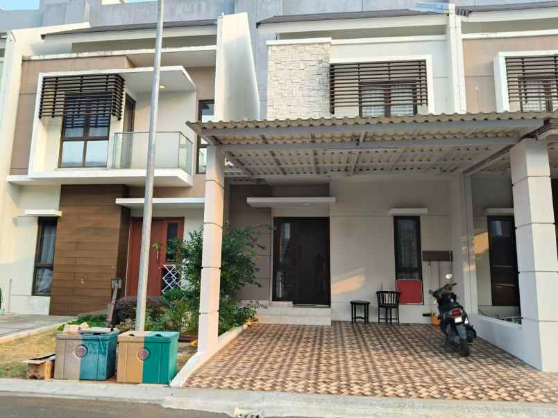 dijual rumah di burgundy summarecon bekasi