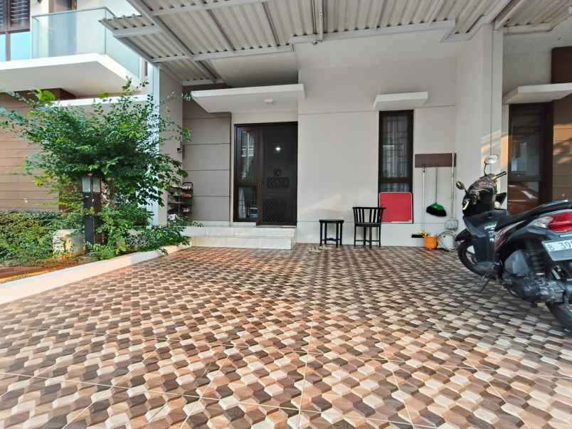 dijual rumah di burgundy summarecon bekasi