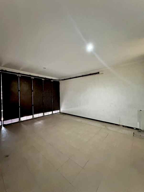 dijual rumah di dharmahusada megah permai