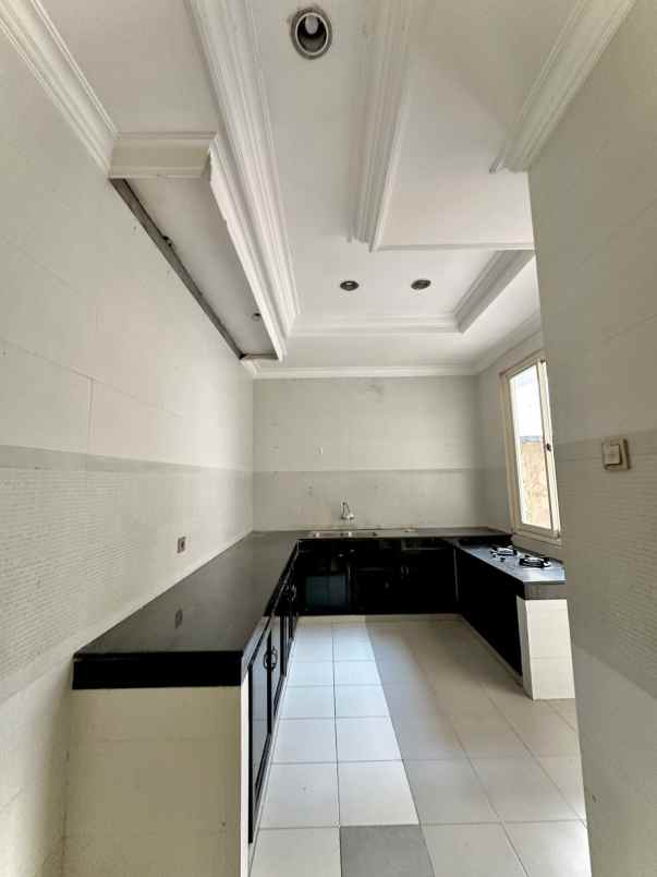 dijual rumah di dharmahusada megah permai