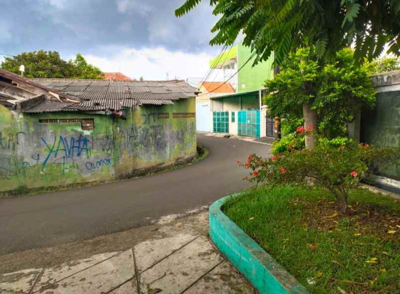 dijual rumah di jl jati raya pasar minggu