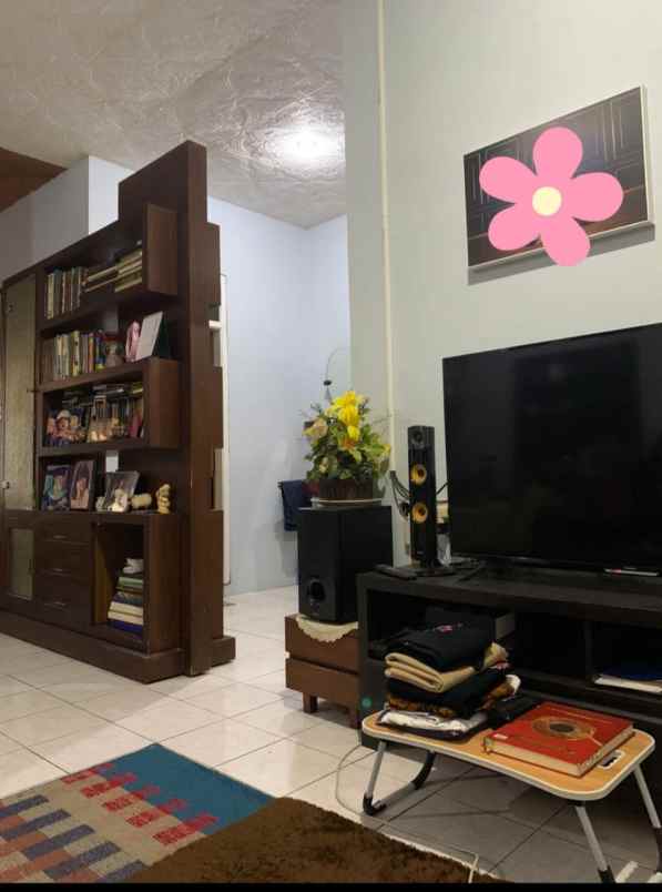 dijual rumah di jl saturnus utara margahayu raya