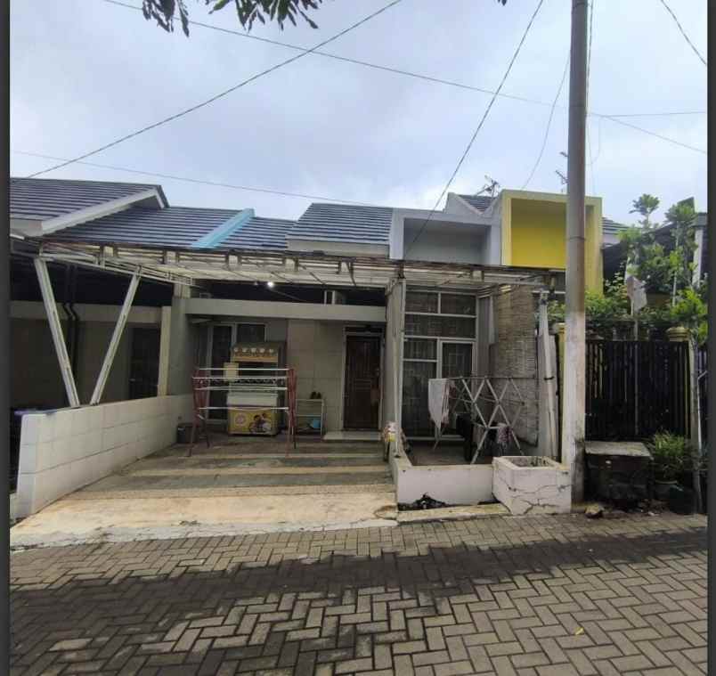 dijual rumah di komplek gland manulang padalarang