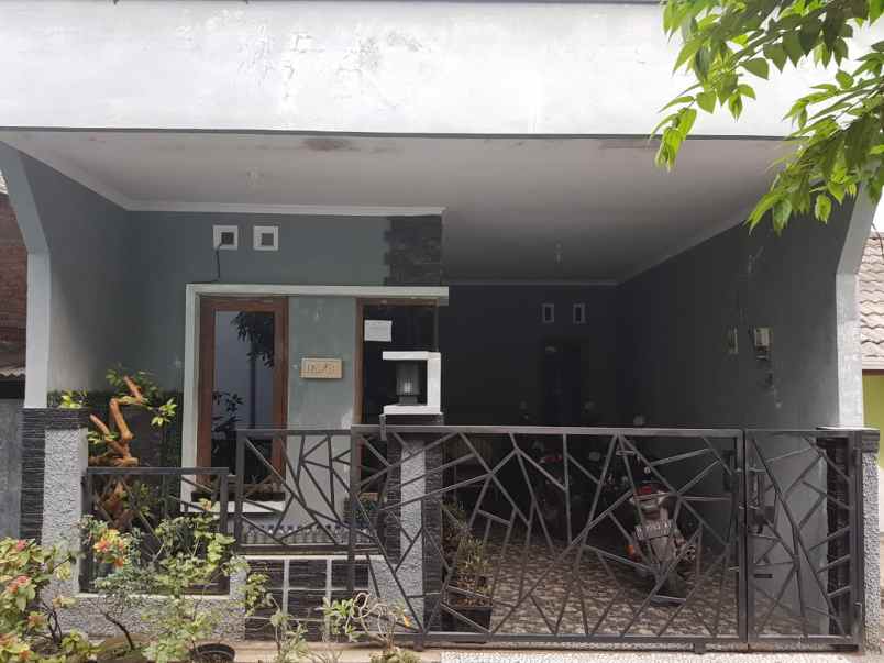dijual rumah di perum puri perdana banyumanik semarang