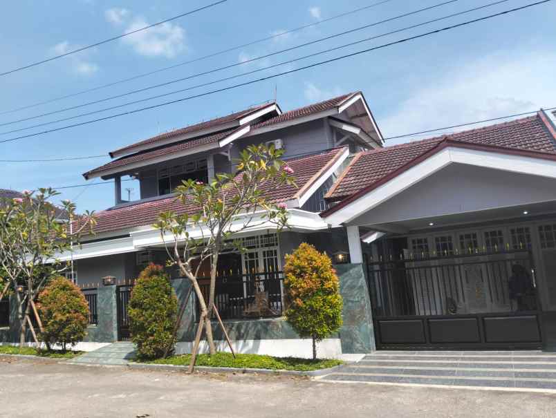 dijual rumah di villa aster banyumanik semarang