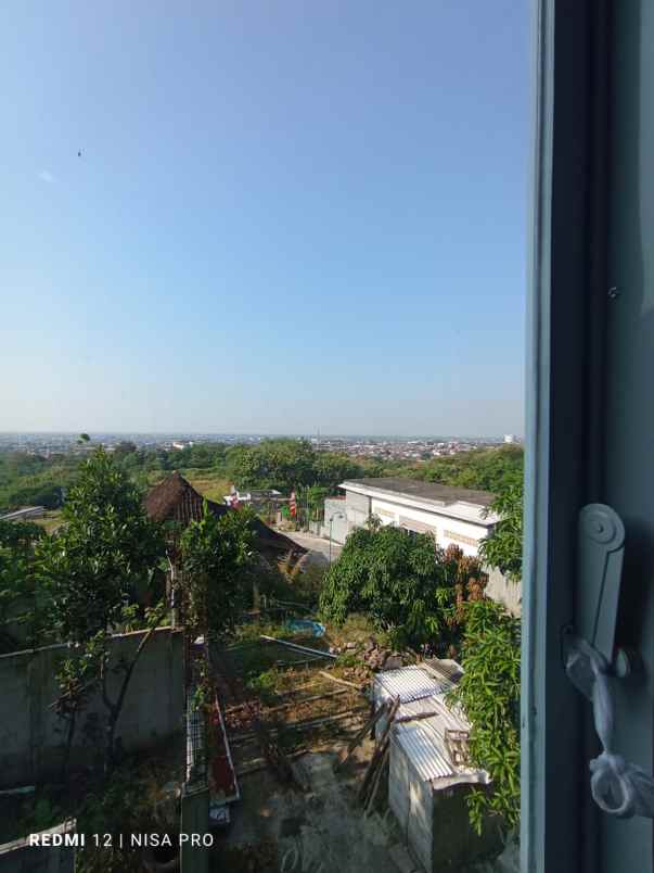 dijual rumah di woltermongensidi semarang