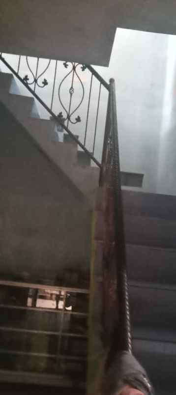 dijual rumah di woltermongensidi semarang
