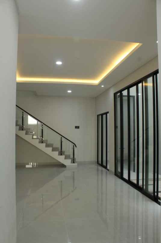 dijual rumah dian istana