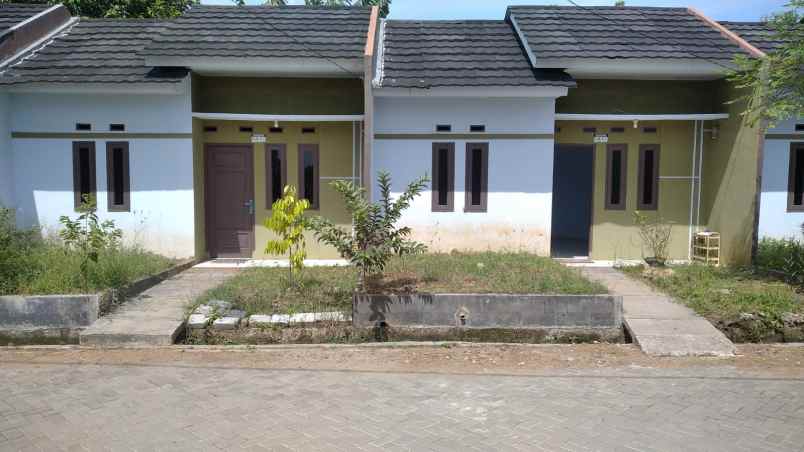 dijual rumah diover kredit rumah 2 unit