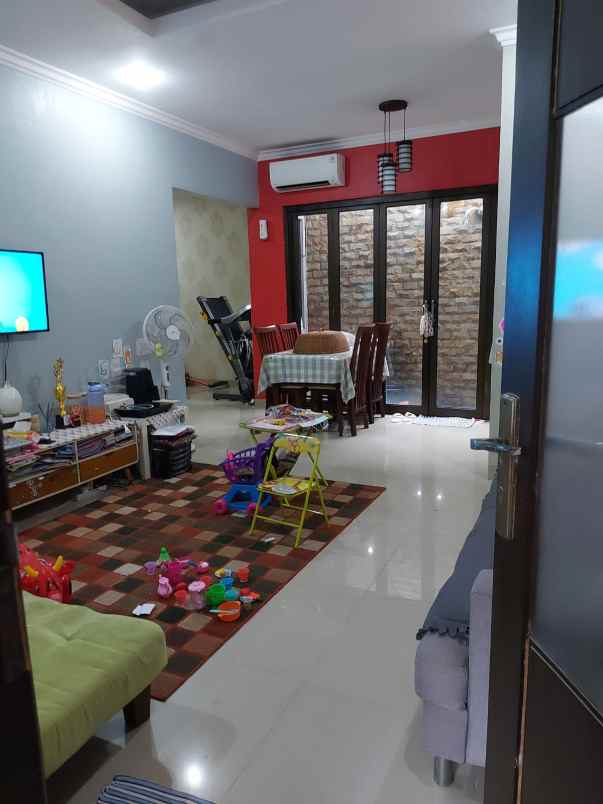 dijual rumah dukuh zamrud utara