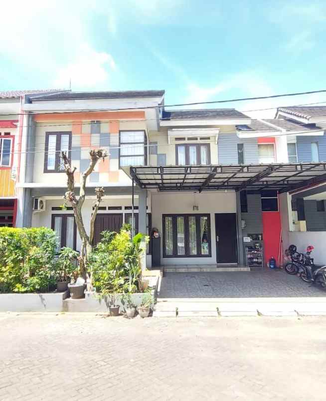 dijual rumah dukuh zamrud utara